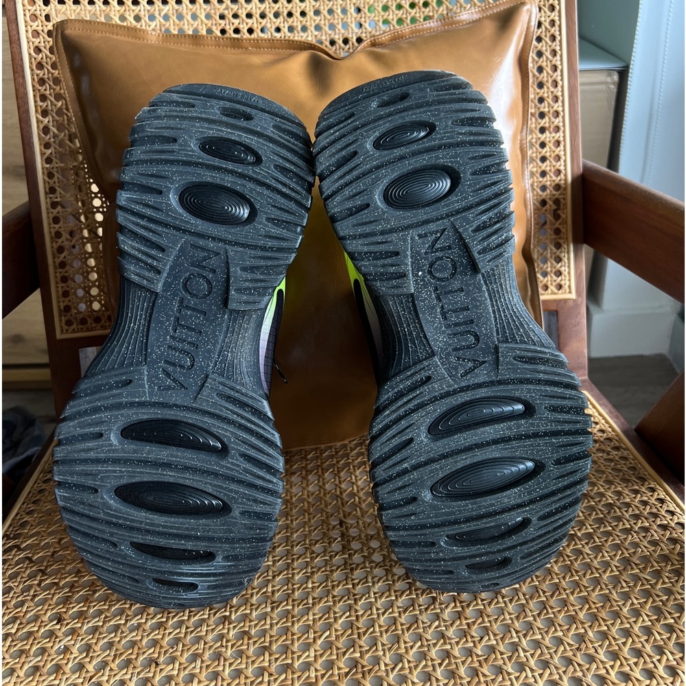 LOUIS VUITTON - Run Away Pulse Sneaker - Picture 6 of 7